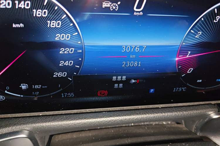 Used Mercedes-Benz GLB 2024 Refresh GLB 220 Fashion Edition Odometer Close Up