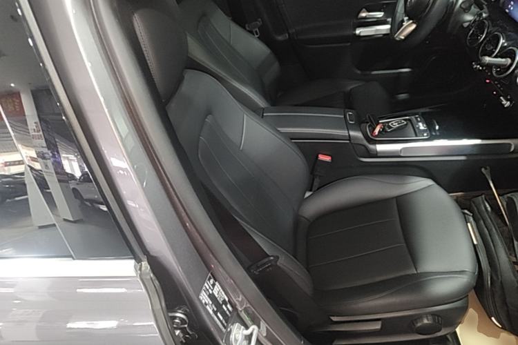 Used Mercedes-Benz GLB 2024-Year Restyled GLB 200 Dynamic Edition Right Front Seat