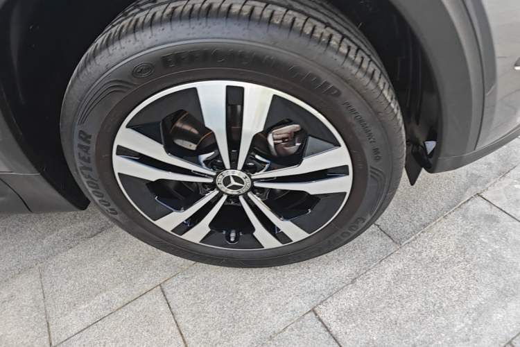 Used Mercedes-Benz GLB 2024 GLB 200 Dynamic Edition Right Front Wheel Hub
