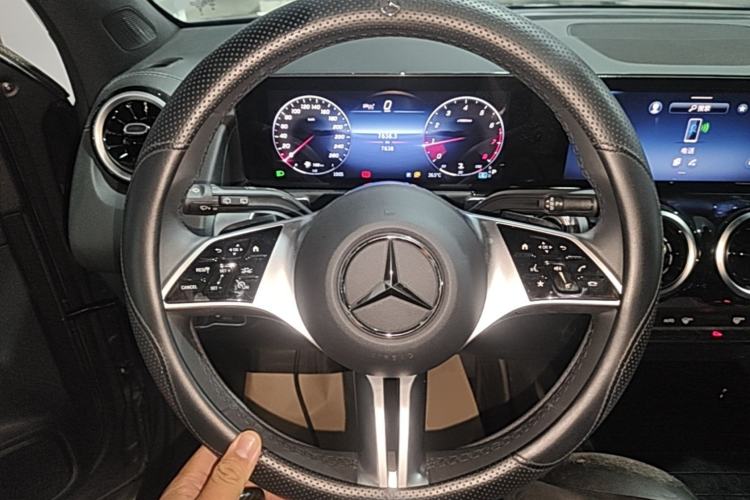 Used Mercedes-Benz GLB 2024-Year Restyled GLB 200 Dynamic Edition Steering Wheel