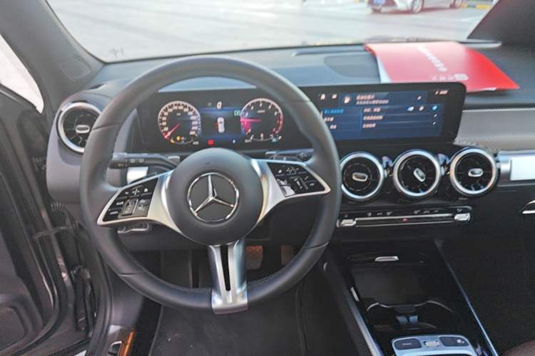 Used Mercedes-Benz GLB 2024 GLB 200 Dynamic Edition Steering Wheel