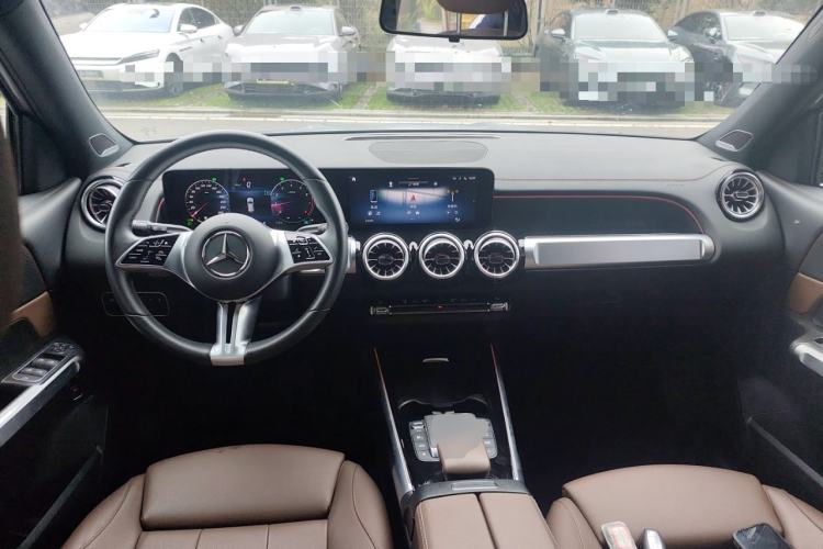 Used Mercedes-Benz GLB 2024 GLB 220 4MATIC Center Console