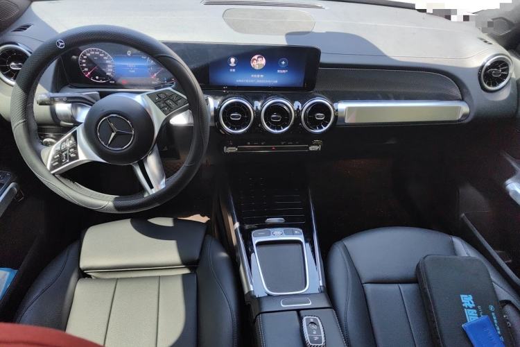 Used Mercedes-Benz GLB 2024-Year Restyled GLB 200 Dynamic Edition Center Console