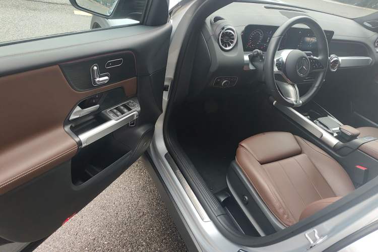 Used Mercedes-Benz GLB 2024 GLB 220 4MATIC Driver Seat