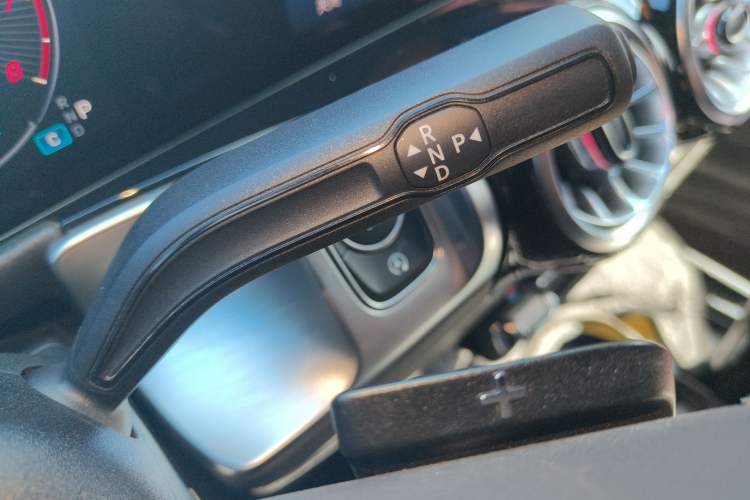Used Mercedes-Benz GLB 2024 GLB 220 Dynamic Edition Gear Lever