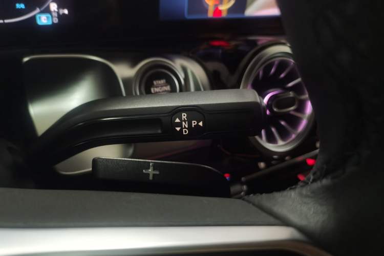 Used Mercedes-Benz GLB 2024 Refresh GLB 220 Fashion Edition Gear Lever