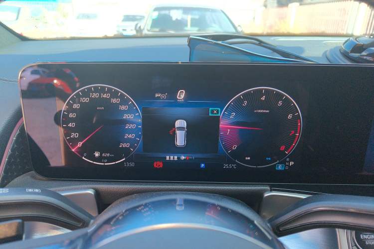 Used Mercedes-Benz GLB 2024 GLB 220 Dynamic Edition Instrument Cluster