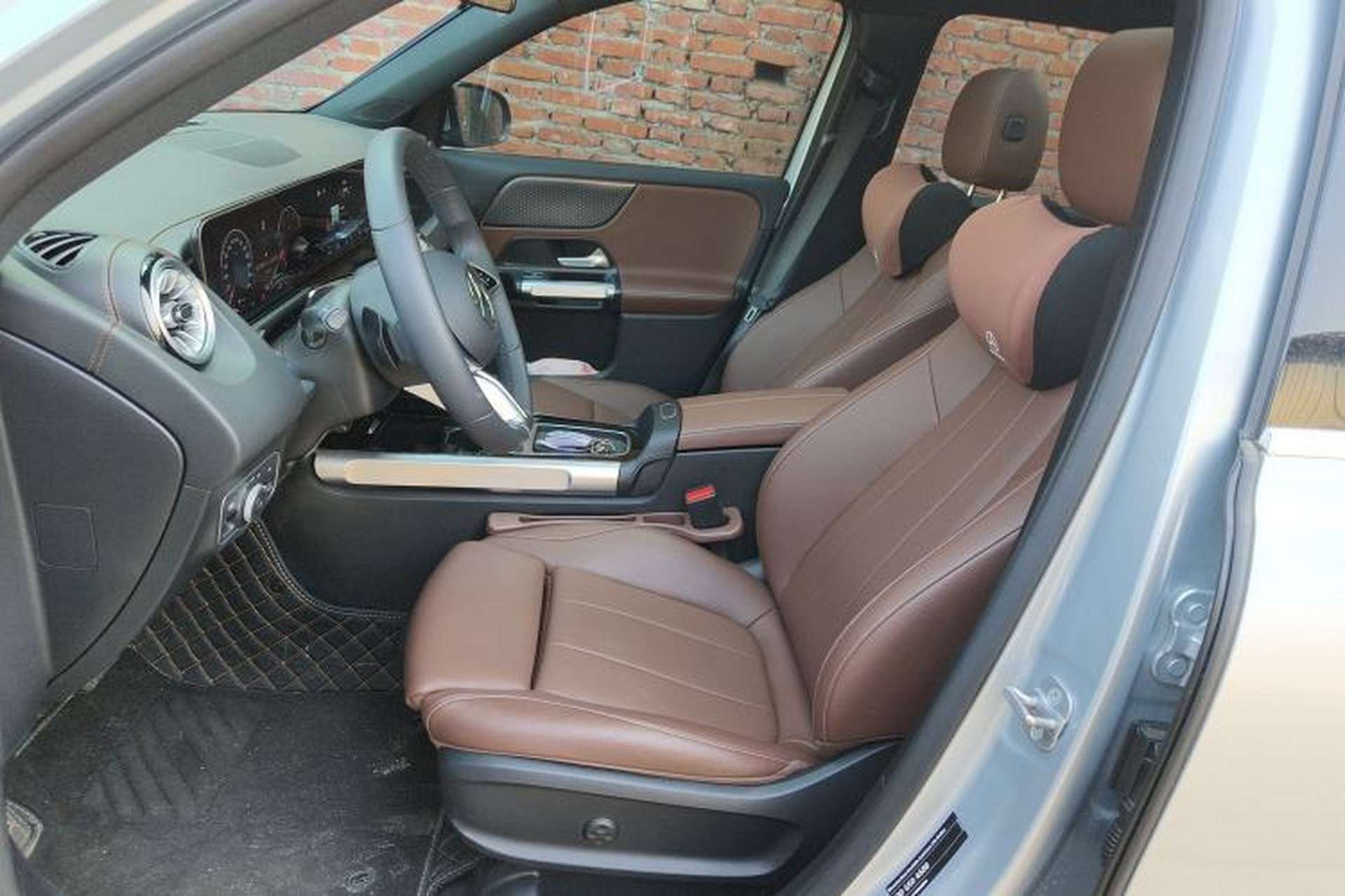 Used Mercedes-Benz GLB 2024 Refresh GLB 220 Dynamic Edition Left Front Seat