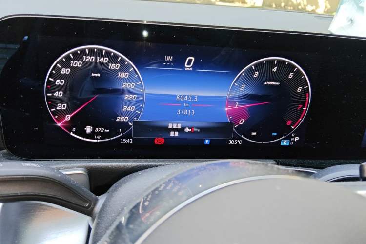 Used Mercedes-Benz GLB 2024 Refresh GLB 220 Fashion Edition Odometer Close Up