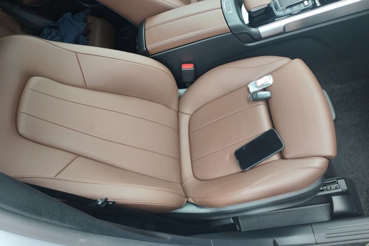 Used Mercedes-Benz GLB 2024 GLB 220 4MATIC Right Front Seat