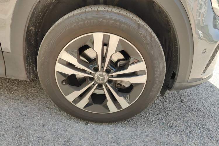 Used Mercedes-Benz GLB 2024-Year Restyled GLB 200 Dynamic Edition Right Front Wheel Hub