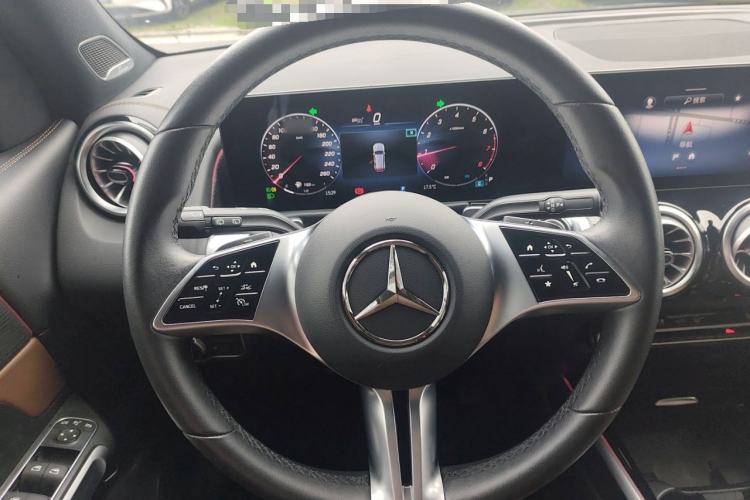 Used Mercedes-Benz GLB 2024 GLB 220 4MATIC Steering Wheel