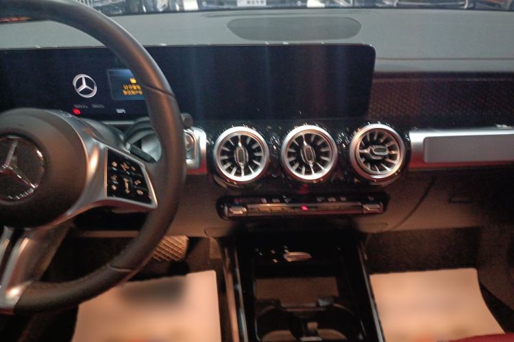 Used Mercedes-Benz GLB 2024 GLB 200 Dynamic Edition Audio And AC Panel