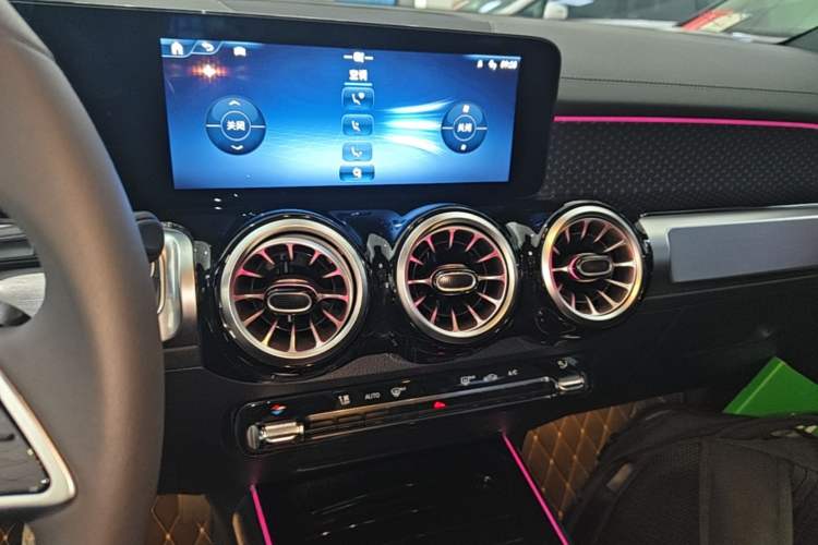 Used Mercedes-Benz GLB 2024 Refresh GLB 220 Fashion Edition Audio And AC Panel
