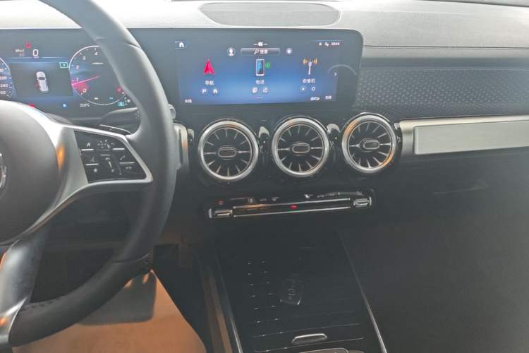 Used Mercedes-Benz GLB 2024 Refresh GLB 220 Dynamic Edition Audio And AC Panel