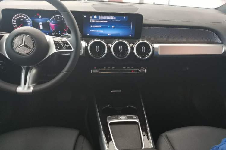 Used Mercedes-Benz GLB 2024 GLB 200 Dynamic Edition Audio And AC Panel