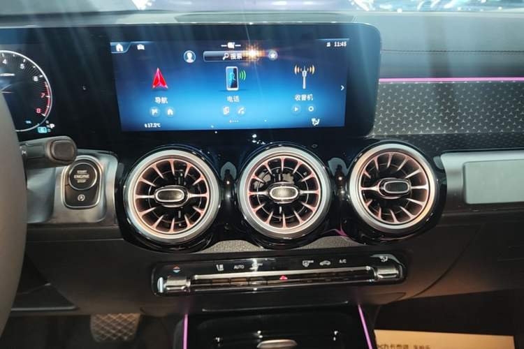 Used Mercedes-Benz GLB 2024 Refresh GLB 220 Fashion Edition Audio And AC Panel