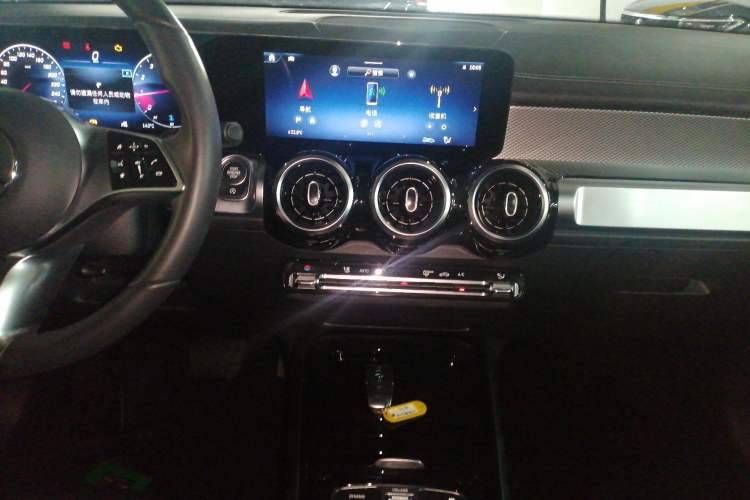 Used Mercedes-Benz GLB 2024 GLB 200 Dynamic Edition Audio And AC Panel