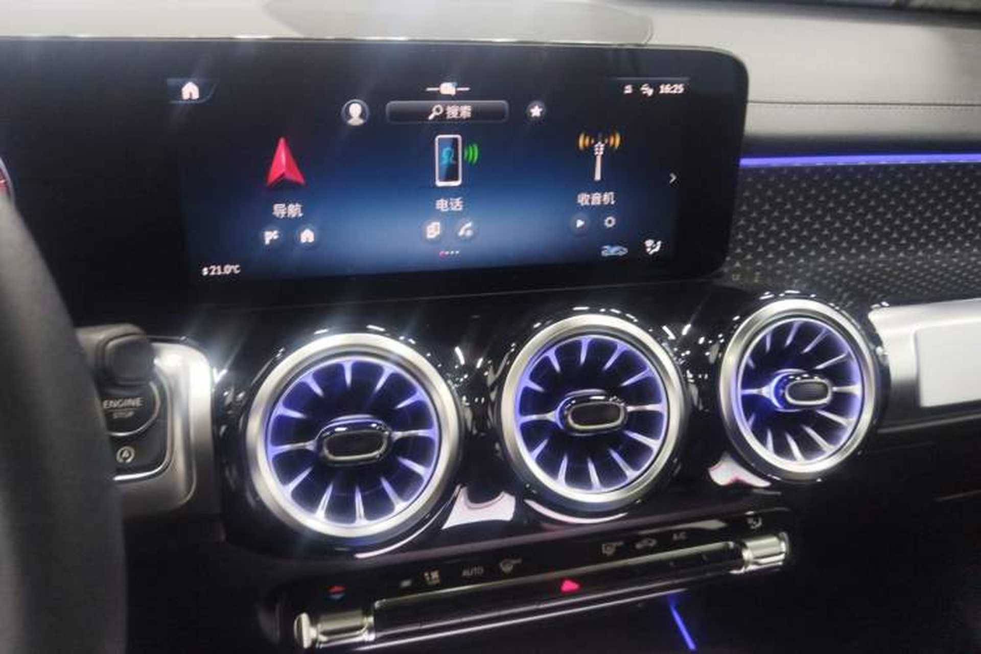 Used Mercedes-Benz GLB 2024 GLB 220 Dynamic Edition Audio And AC Panel