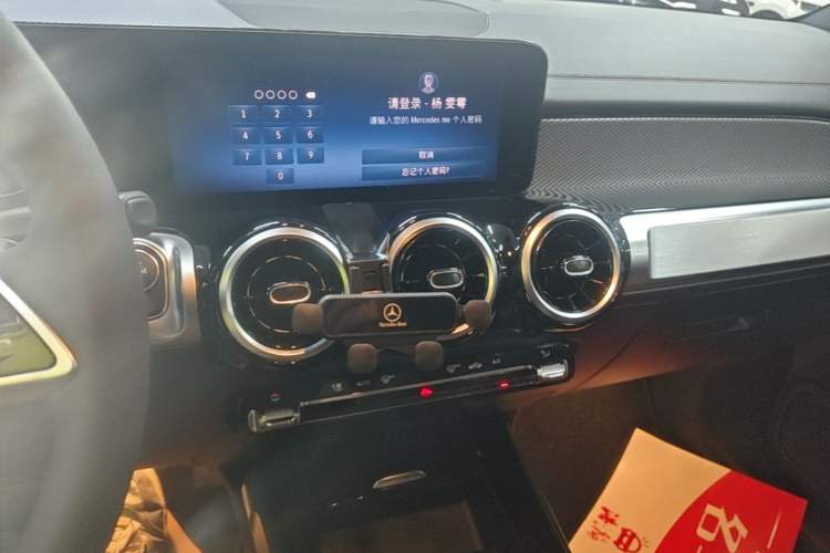 Used Mercedes-Benz GLB 2024 GLB 200 Dynamic Edition Audio And AC Panel