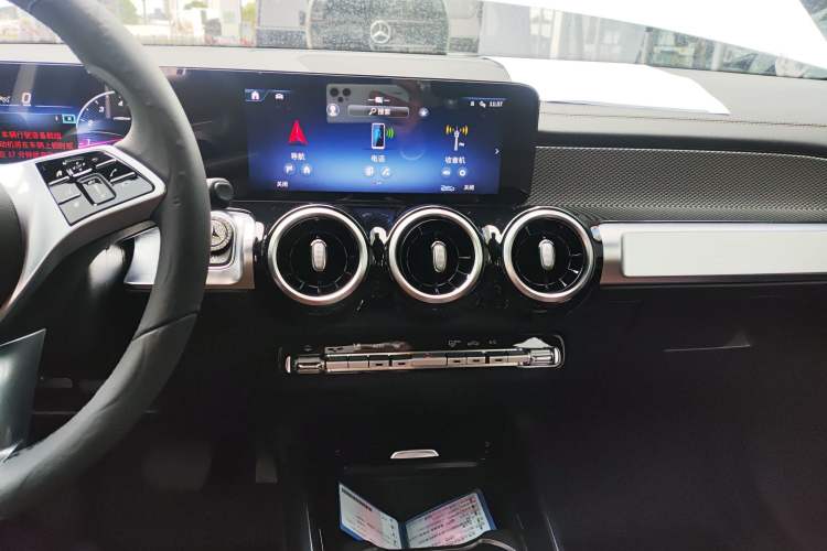 Used Mercedes-Benz GLB 2024-Year Restyled GLB 200 Dynamic Edition Audio And AC Panel