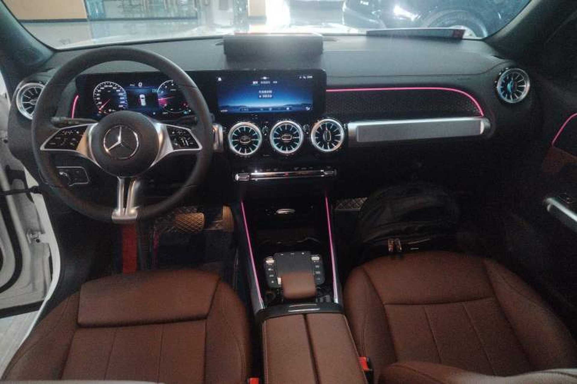 Used Mercedes-Benz GLB 2024 GLB 220 Dynamic Edition Center Console