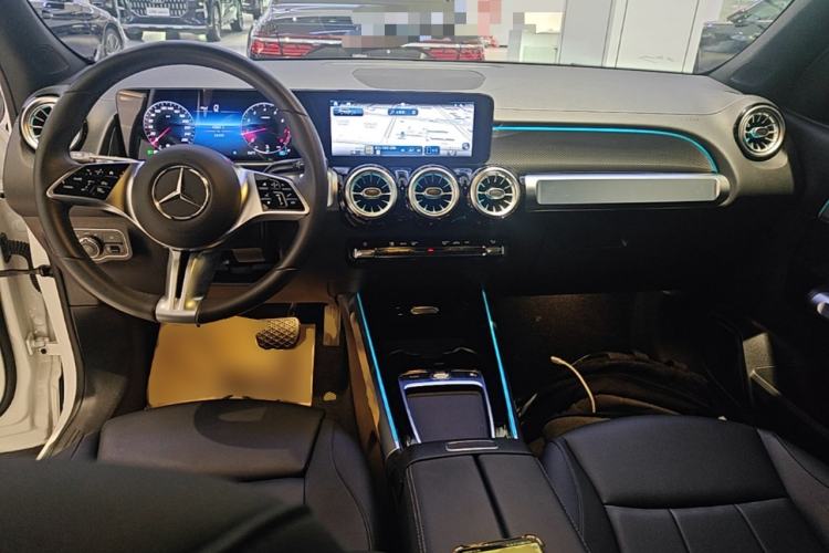 Used Mercedes-Benz GLB 2024 GLB 200 Fashion Model Center Console