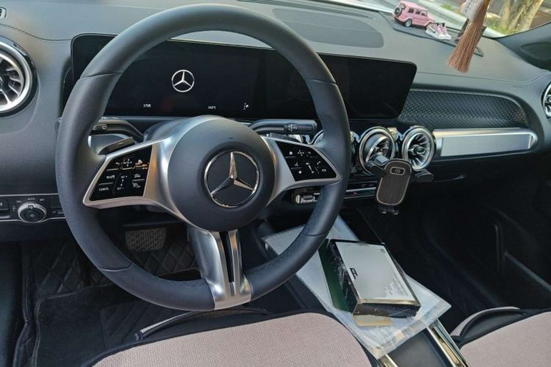 Used Mercedes-Benz GLB 2024 Refresh GLB 220 Dynamic Edition Center Console