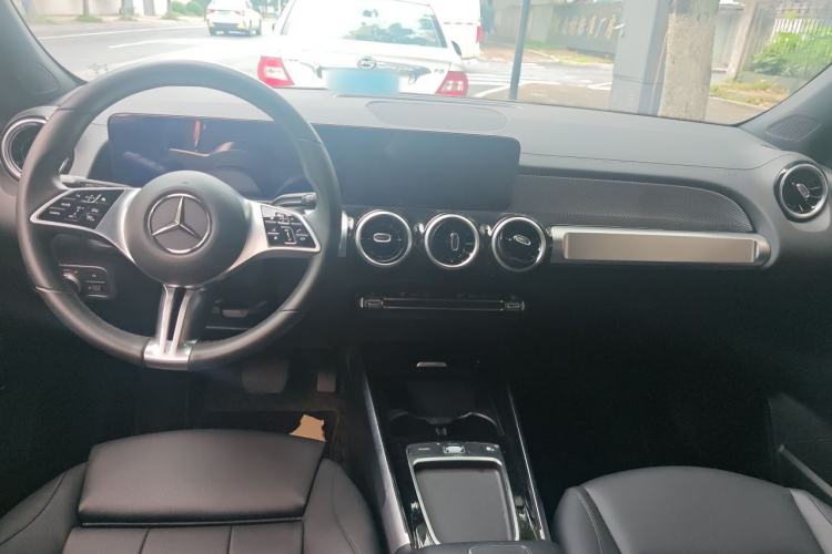 Used Mercedes-Benz GLB 2024-Year Restyled GLB 200 Dynamic Edition Center Console