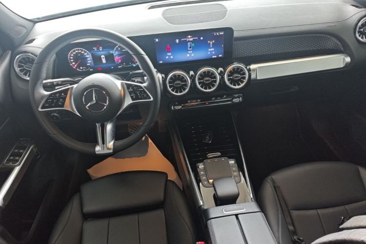 Used Mercedes-Benz GLB 2024 Refresh GLB 220 Dynamic Edition Center Console