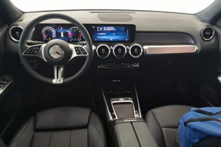 Used Mercedes-Benz GLB 2024 GLB 200 Dynamic Edition Center Console