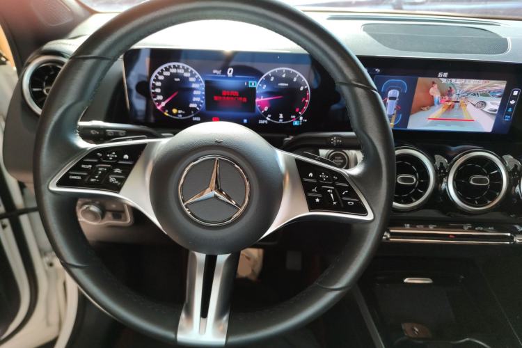 Used Mercedes-Benz GLB 2024 GLB 200 Dynamic Edition Center Console