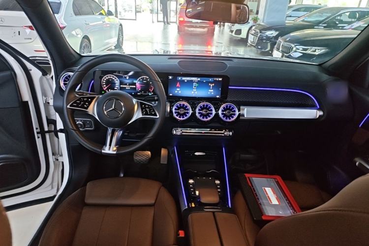 Used Mercedes-Benz GLB 2024 GLB 220 Fashion Model Center Console