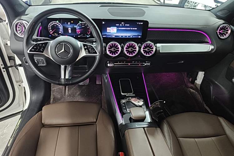 Used Mercedes-Benz GLB 2024 GLB 220 Dynamic Edition Center Console