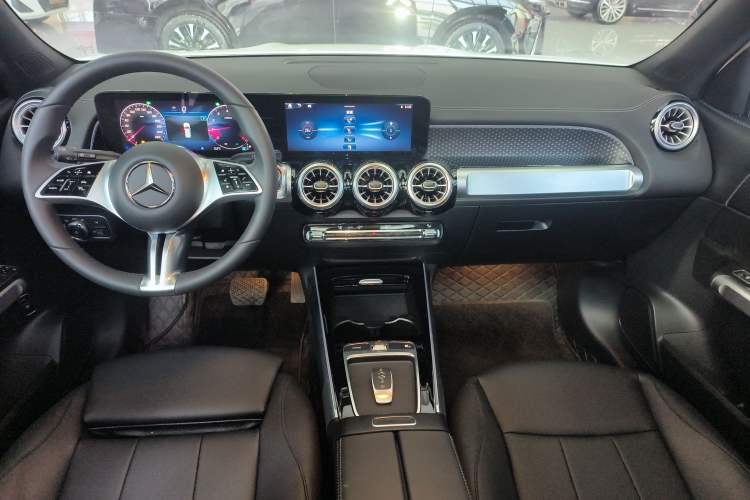 Used Mercedes-Benz GLB 2024 Refresh GLB 220 Dynamic Edition Center Console