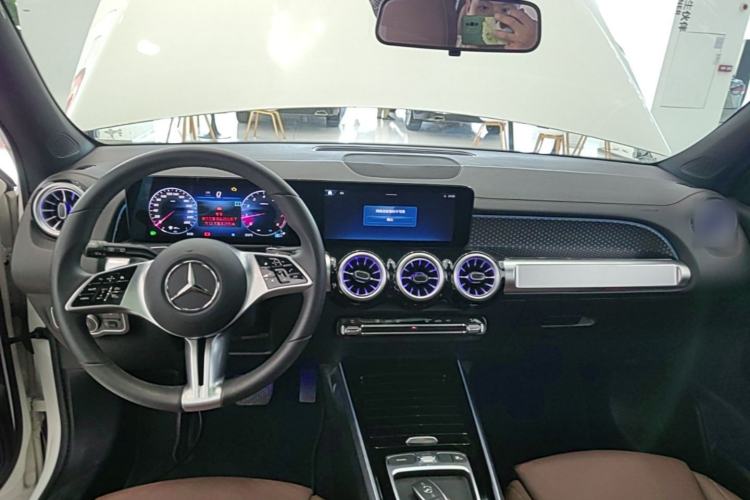 Used Mercedes-Benz GLB 2024 GLB 220 Fashion Model Center Console