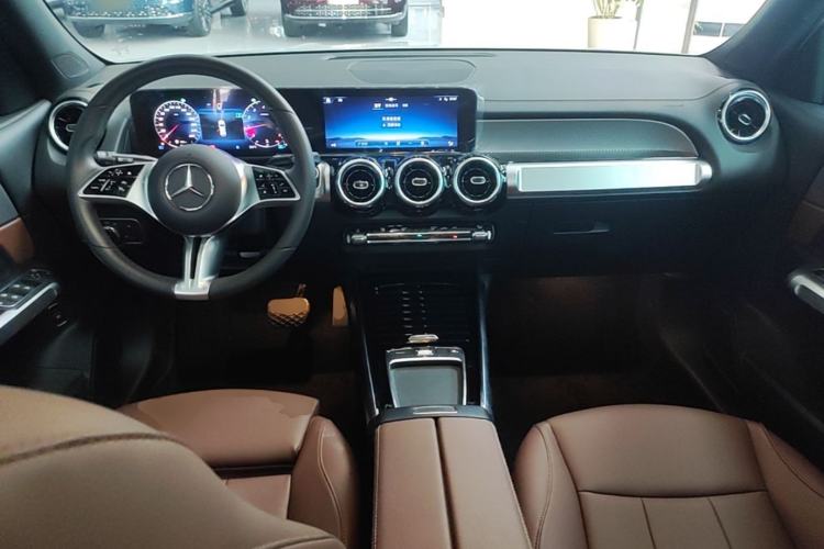Used Mercedes-Benz GLB 2024 GLB 200 Dynamic Edition Center Console