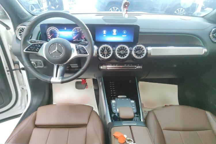 Used Mercedes-Benz GLB 2024 GLB 220 Dynamic Edition Center Console