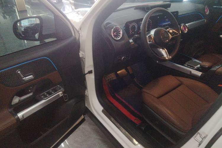 Used Mercedes-Benz GLB 2024 GLB 220 Dynamic Edition Driver Seat