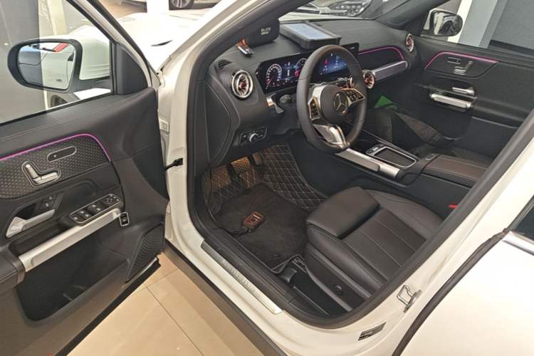 Used Mercedes-Benz GLB 2024 Refresh GLB 220 Fashion Edition Driver Seat