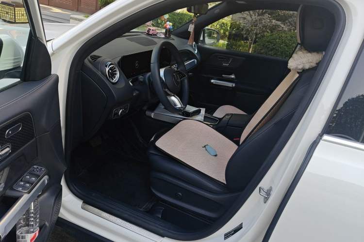 Used Mercedes-Benz GLB 2024 Refresh GLB 220 Dynamic Edition Driver Seat