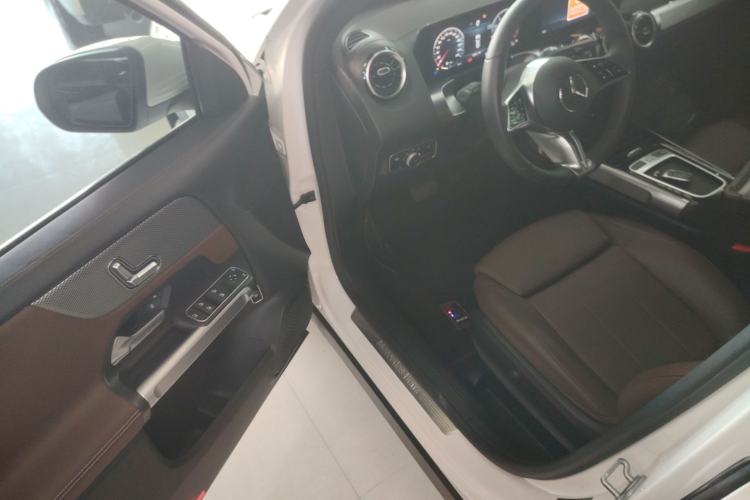 Used Mercedes-Benz GLB 2024-Year Restyled GLB 200 Dynamic Edition Driver Seat