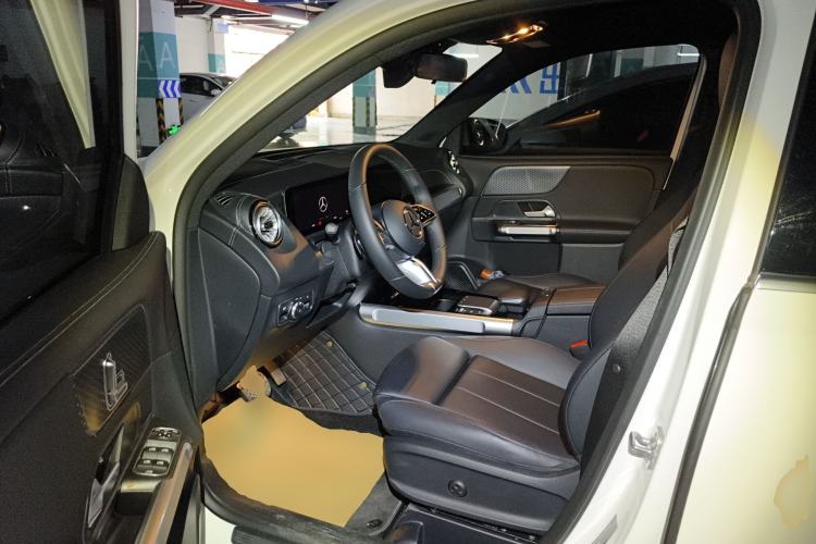 Used Mercedes-Benz GLB 2024 Refresh GLB 220 Dynamic Edition Driver Seat