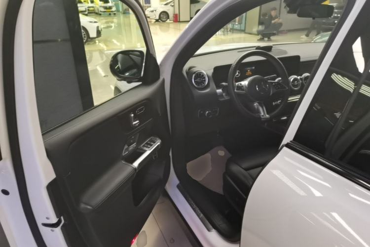 Used Mercedes-Benz GLB 2024 GLB 220 4MATIC Driver Seat