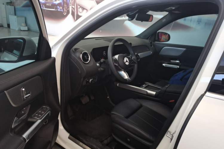 Used Mercedes-Benz GLB 2024 GLB 200 Dynamic Edition Driver Seat
