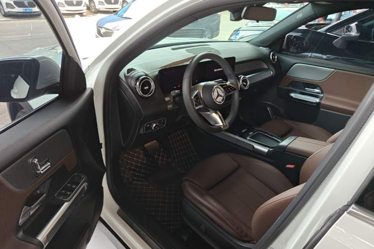 Used Mercedes-Benz GLB 2024 GLB 200 Dynamic Edition Driver Seat