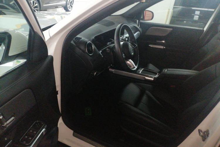 Used Mercedes-Benz GLB 2024 GLB 200 Dynamic Edition Driver Seat