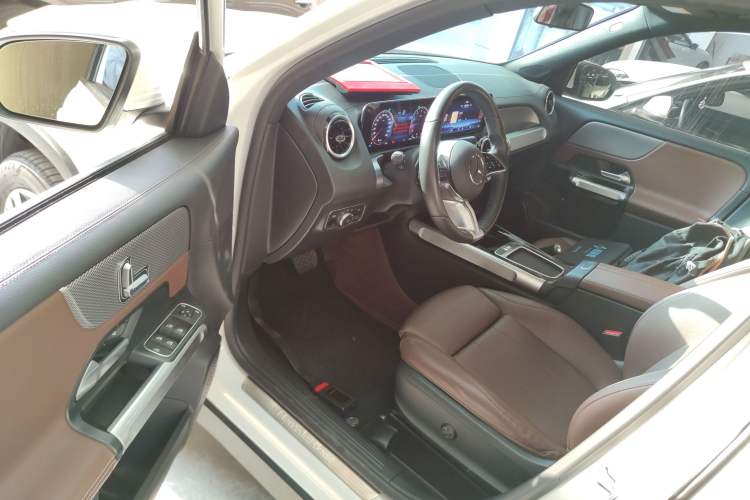 Used Mercedes-Benz GLB 2024 GLB 200 Dynamic Edition Driver Seat