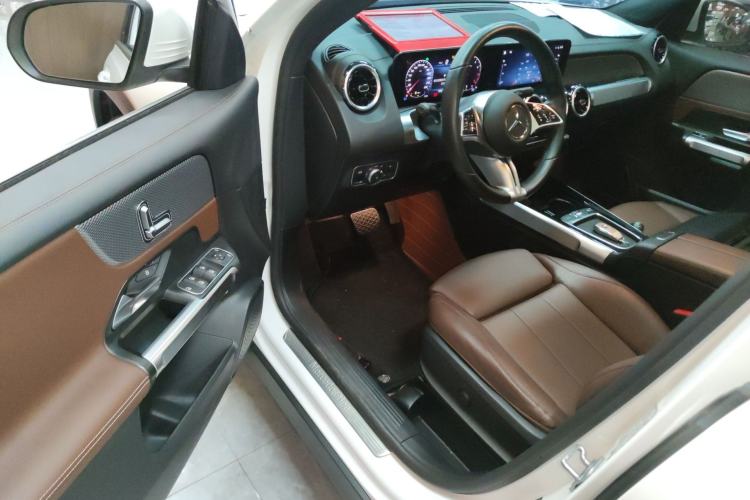 Used Mercedes-Benz GLB 2024 GLB 200 Dynamic Edition Driver Seat