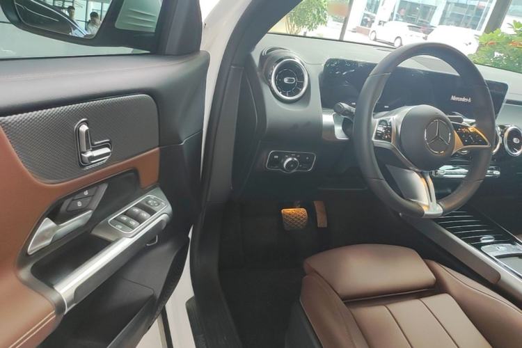 Used Mercedes-Benz GLB 2024 GLB 200 Dynamic Edition Driver Seat
